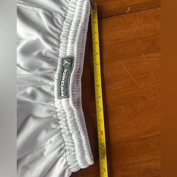 Jordan Men's White and Red Athletic Shorts - Picture 7 of 9